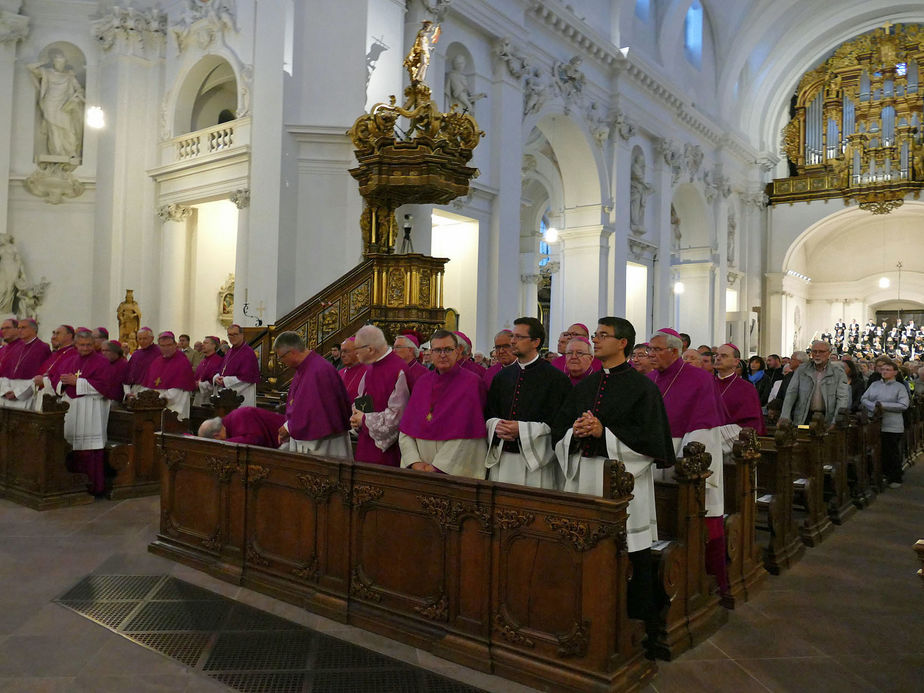 Abschlussvesper der Bischofskonferenz mit Austeilung des Bonifatiussegens (Foto: Karl-Franz Thiede)